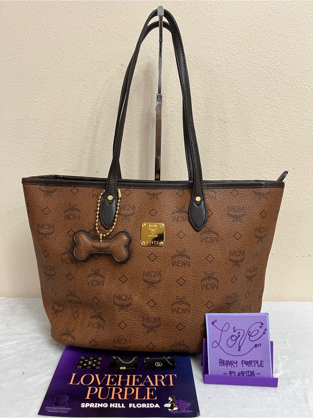 MCM CHOCO TOTE MM W/ BONE